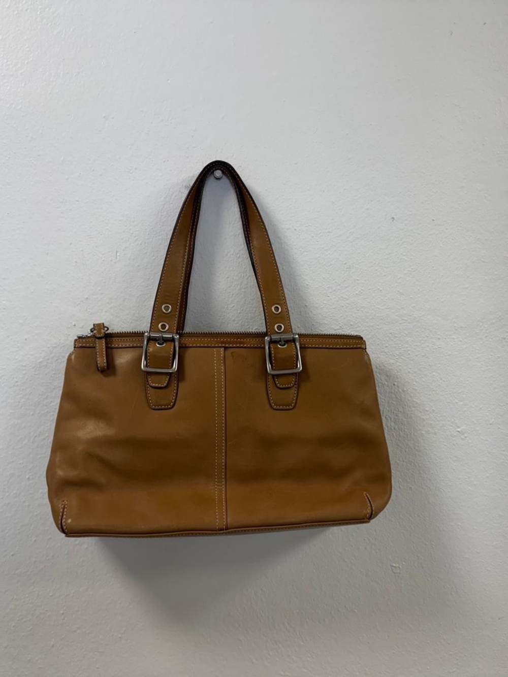 Coach Tan Leather Tote Bag - Stylish Everyday Carry